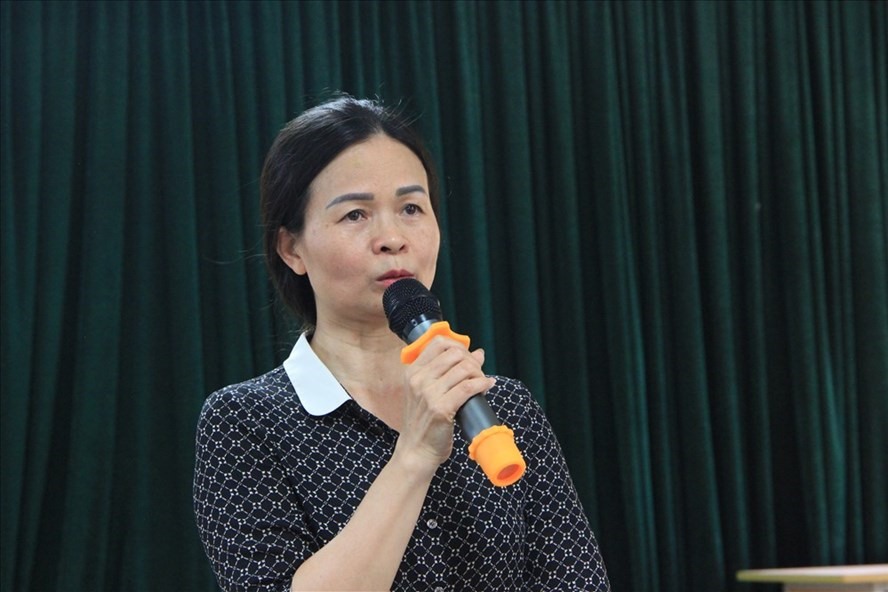 Bà Ngô Thị Thu Anh - Hiệu trưởng Trường THCS Trần Phú (Hoàng Mai) cung cấp thông tin ban đầu về vụ việc.