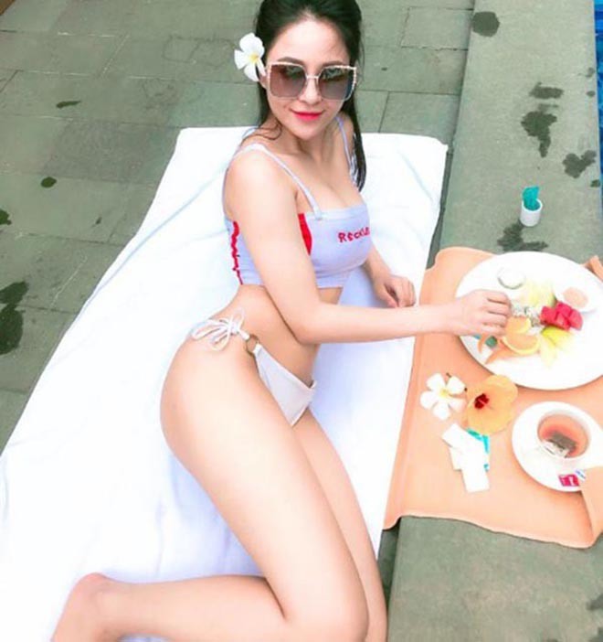 Trâm Anh sở hữu đường cong cơ thể nóng bỏng, cuốn hút. Hot girl này thường xuyên chia sẻ hình ảnh mặc bikini trong chuyến nghỉ dưỡng của mình.
