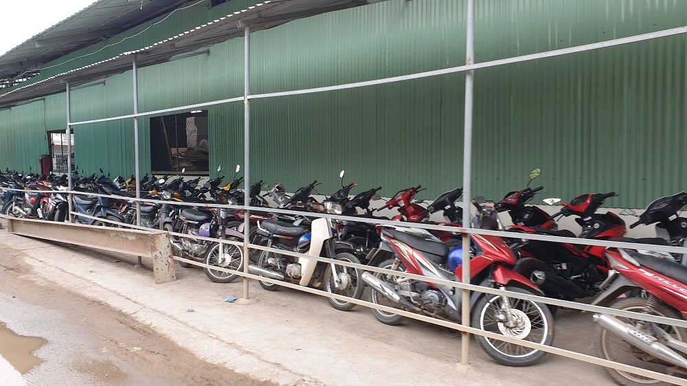 Khu vực để xe máy của Công ty TNHH SX TM Đúc Việt.