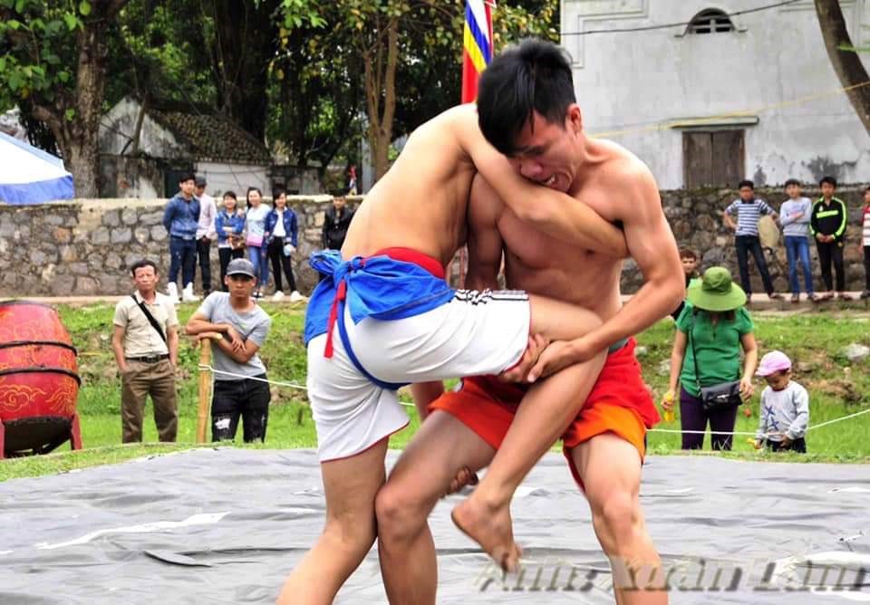 Thi đấu vật. Ảnh: NT