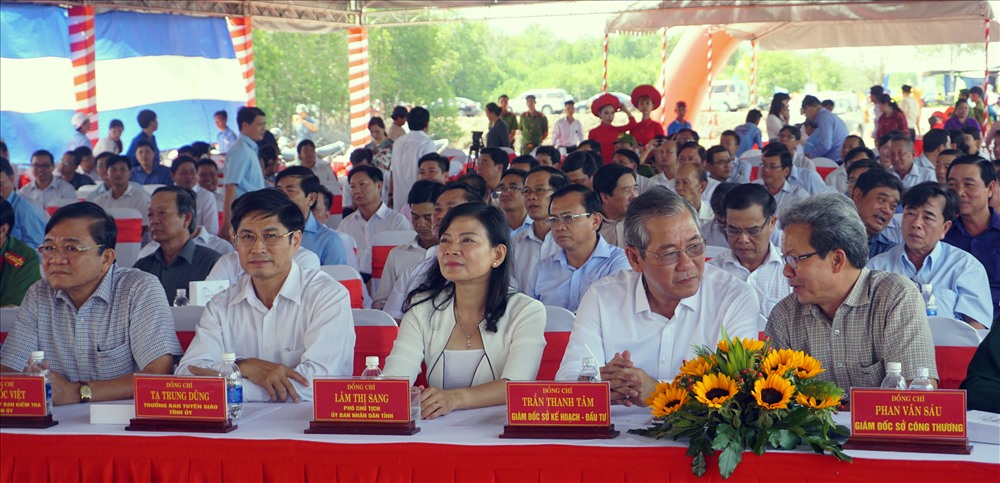 Lãnh đạo, nguyên lãnh đạo tỉnh Bạc Liêu dự lễ khởi công dự án Điện gió Đông Hải 1