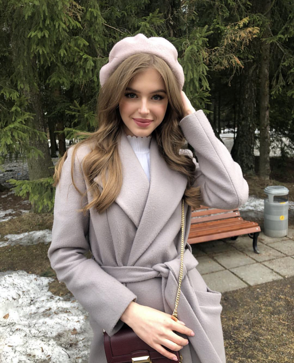 Với danh hiệu đạt được, Alina sẽ đại diện nước Nga dự thi Miss World diễn ra vào tháng 11 tại Thái Lan.