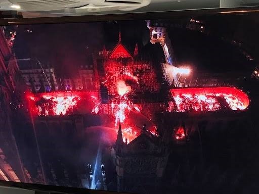 Vụ hỏa hoạn lớn xảy ra trong lúc Nhà thờ Đức Bà Paris đang được cải tạo. Toàn cảnh vụ cháy Nhà thờ Đức Bà Paris. Ảnh: RT.