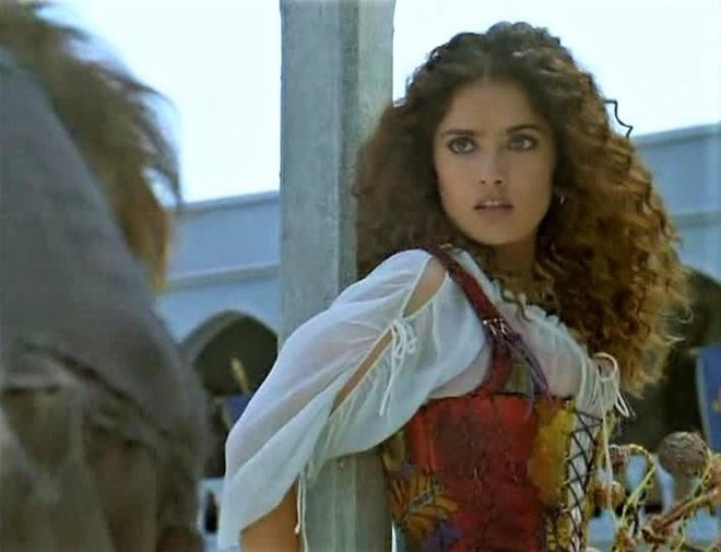 Salma Hayek có vẻ đẹp nóng bỏng của phụ nữ Latin nhưng phiên bản Esmeralda này lại không nhận được nhiều khen ngợi. Phần lớn khán giả cho rằng cô diễn tệ và được chọn đóng Esmeralda chỉ vì quá xinh đẹp.