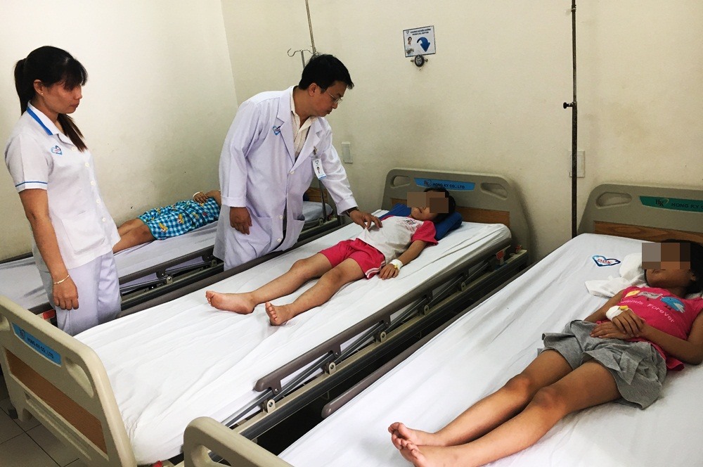 Hơn 60 học sinh nhập viện nghi ngộ độc thực phẩm tại TPHCM (ngày 5.4).