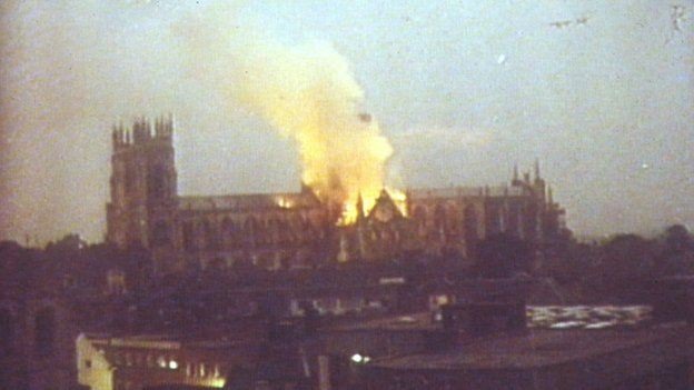 Sáng sớm ngày 9/7/1984, người dân thành phố York (Anh Quốc) hoảng loạn khi chứng kiến York Minster - nhà thờ cổ nhất thế giới đang bốc cháy.  Vụ hỏa hoạn xảy ra ở phía Nam nhà thờ, thiêu rụi mái nhà, tranh tường, các công trình nổi tiếng... và gây thiệt hại lên tới 2,25 triệu bảng Anh theo tỉ giá lúc bấy giờ.