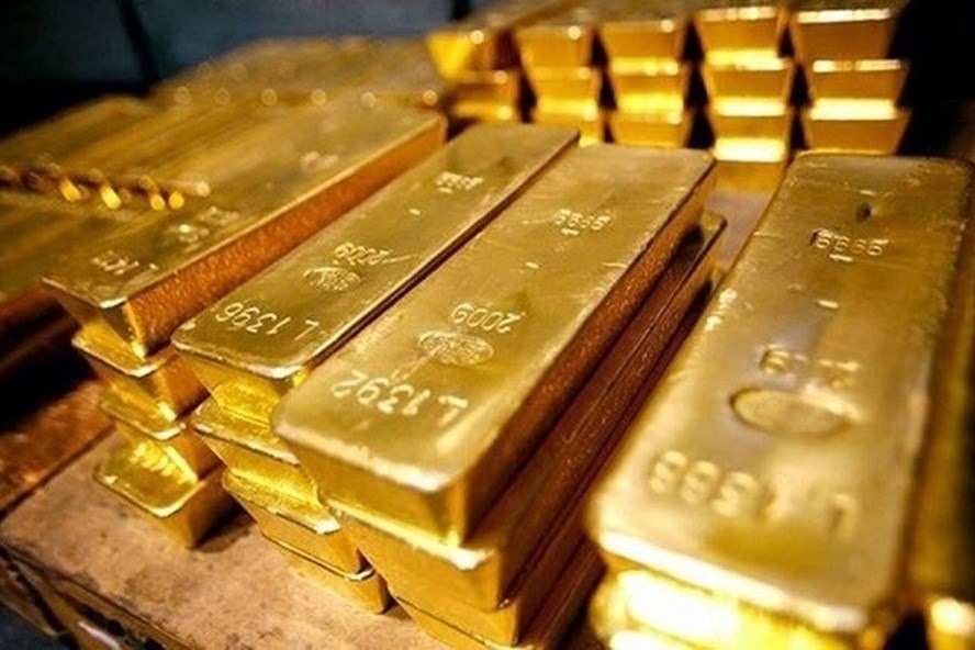 Giá vàng hôm nay 18.4: Ngân hàng tích cực dữ trữ, vàng lao dốc