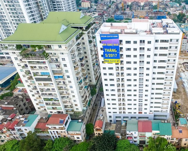 Tại một số dự án NƠXH tại Hà Nội, giá 1 căn hộ có thể chênh so với giá bán gốc hàng trăm triệu đồng vì “cò” thổi giá.  