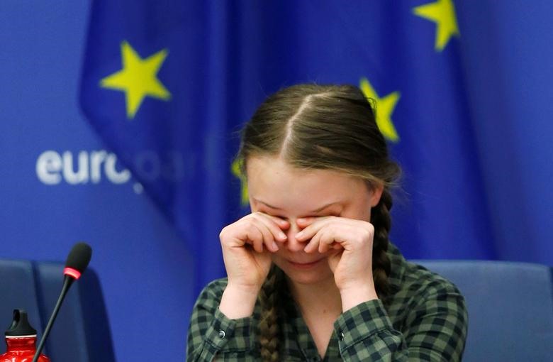 Nhà hoạt động môi trường Thụy Điển, Greta Thunberg khóc khi kết thúc bài phát biểu của mình trước ủy ban môi trường của Nghị viện châu Âu tại Strasbourg, Pháp. Ảnh: Reuters.