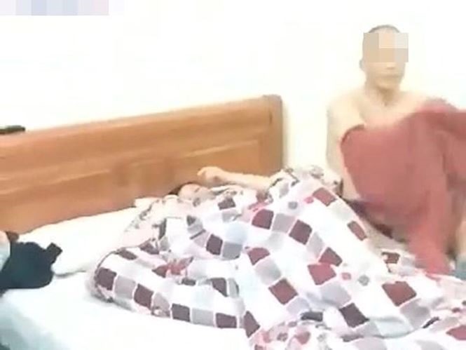 Những hình ảnh đôi giáo viên quan hệ bất chính khiến dư luận bức xúc (ảnh cắt từ clip)