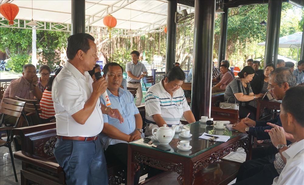 Doanh nhân Nhuyễn Chí Luận, Giám đốc khu Du lịch sinh thái Hò Nam nêu ý kiến đền  Chủ tịch UBND tỉnh Bạc Liêu tại buổi cà phê với Chủ tịch UBND tỉnh Bạc Liêu ngày  19.4