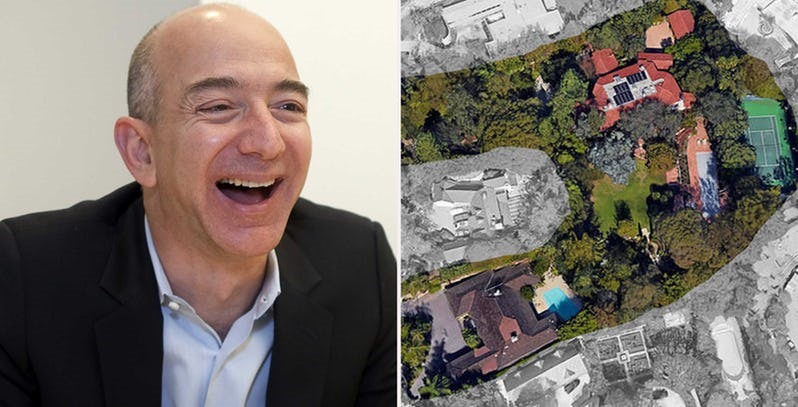 Bezos mua biệt thự theo phong cách Tây Ban Nha vào năm 2007 với giá 24,45 triệu USD. Ngôi nhà ở Beverly Hills, California, Mỹ này có 7 phòng ngủ, 7 phòng tắm, nhà kính, sân tennis, bể bơi khổng lồ. Con đường mà ngôi nhà tọa lạc là địa điểm thu hút nhiều ngôi sao Hollywood, và từng là nơi ở của những diễn viên Jimmy Stewart, Donna Reed và Walter Matthau. Ảnh: Therichest