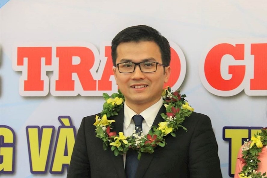 Ông Trần Xuân Bách từng được bổ nhiệm chức danh phó giáo sư tại Việt Nam ở tuổi 32.