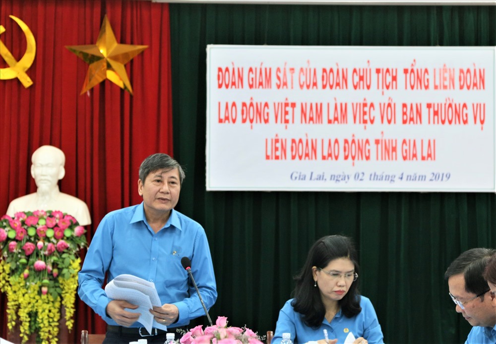 Phó Chủ tịch thường trực Tổng LĐLĐVN Trần Thanh Hải phát biểu tại buổi làm việc. Ảnh: BT