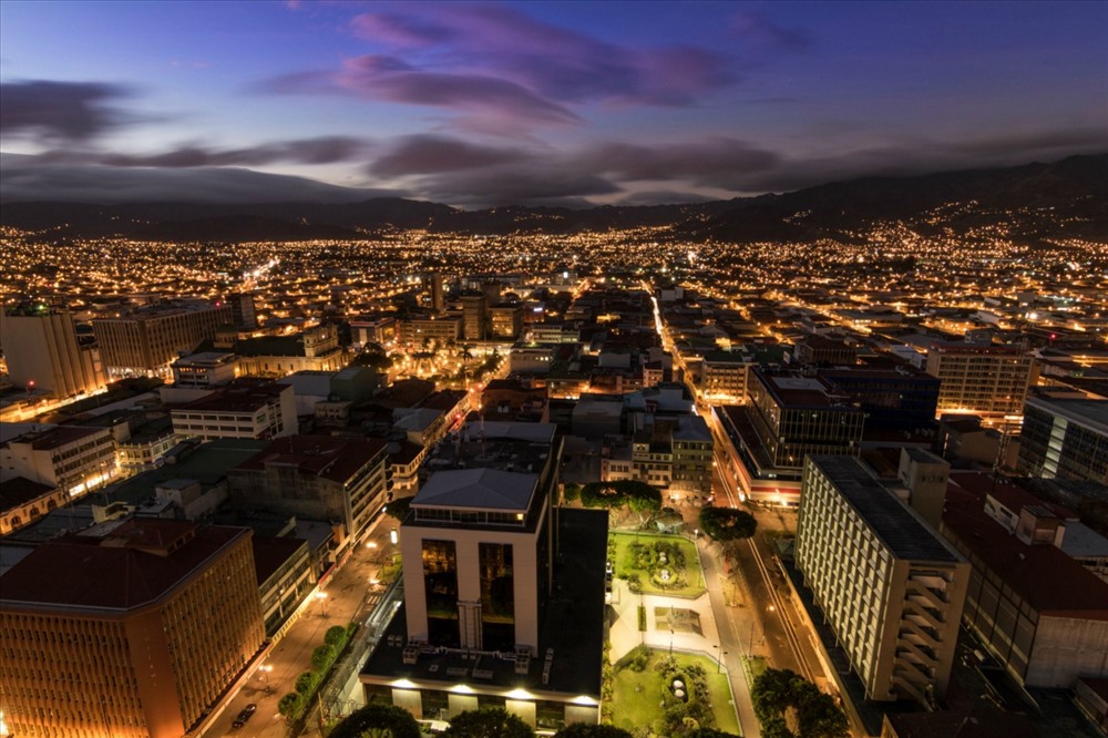 San Jose là thành phố lớn thứ 3 ở tiểu bang California, lớn thứ 10 ở Hoa Kỳ. Trong nhiều năm, thành phố được gắn liền với danh hiệu Thành phố lớn an toàn nhất Hoa Kỳ. Thị trường giá nhà đất tại thành phố này vươn lên đứng thứ 4 thế giới.