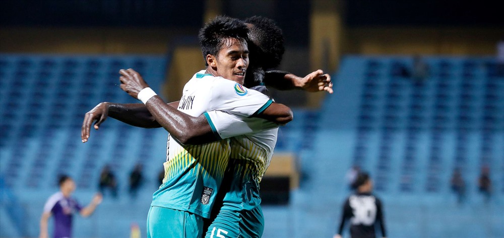 Yangon United tận dụng sai lầm của Văn Kiên để trừng phạt CLB Hà Nội bằng bàn thắng duy nhất ở cuối hiệp 1. Ảnh: AFC