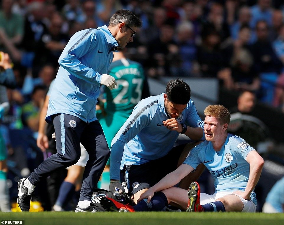 Chấn thương của De Bruyne là điều không may với Man City ở trận đấu này. Ảnh: Reuters.