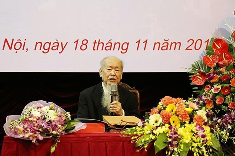 GS Phan Hữu Dật tại buổi lễ mừng thọ 90 tuổi. Ảnh: VNU.