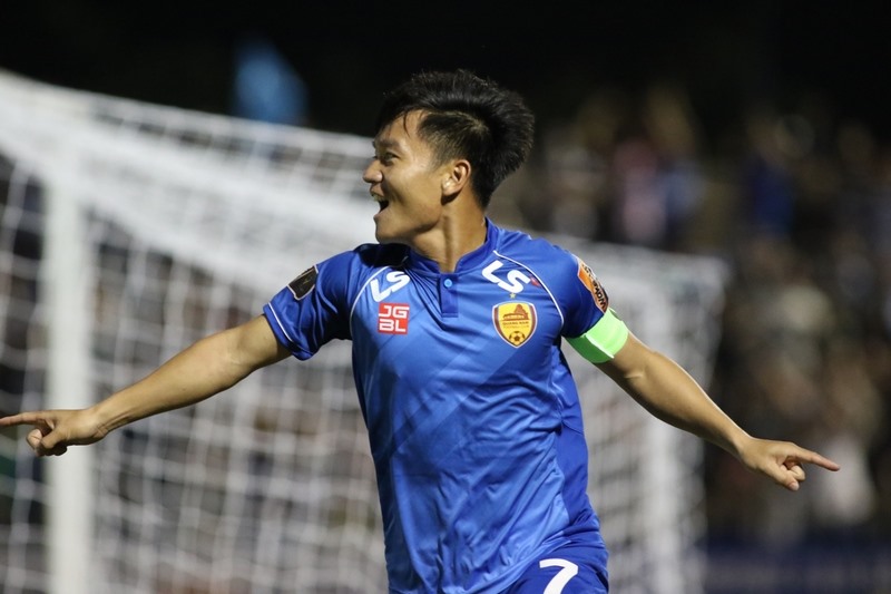Đội trưởng Đinh Thanh Trung để lại dấu ấn với pha lập công đẹp mắt mở tỉ số trận đấu. Ảnh: VPF