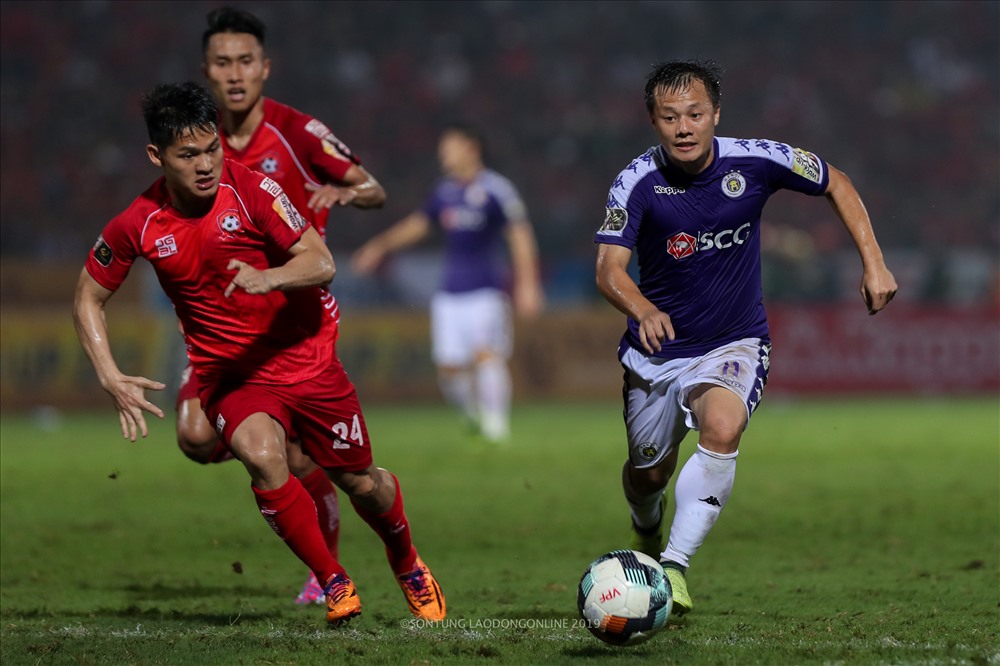 Sự xuất hiện của Thành Lương ở phút 40 đã giúp cho lối chơi của Hà Nội khởi sắc. 