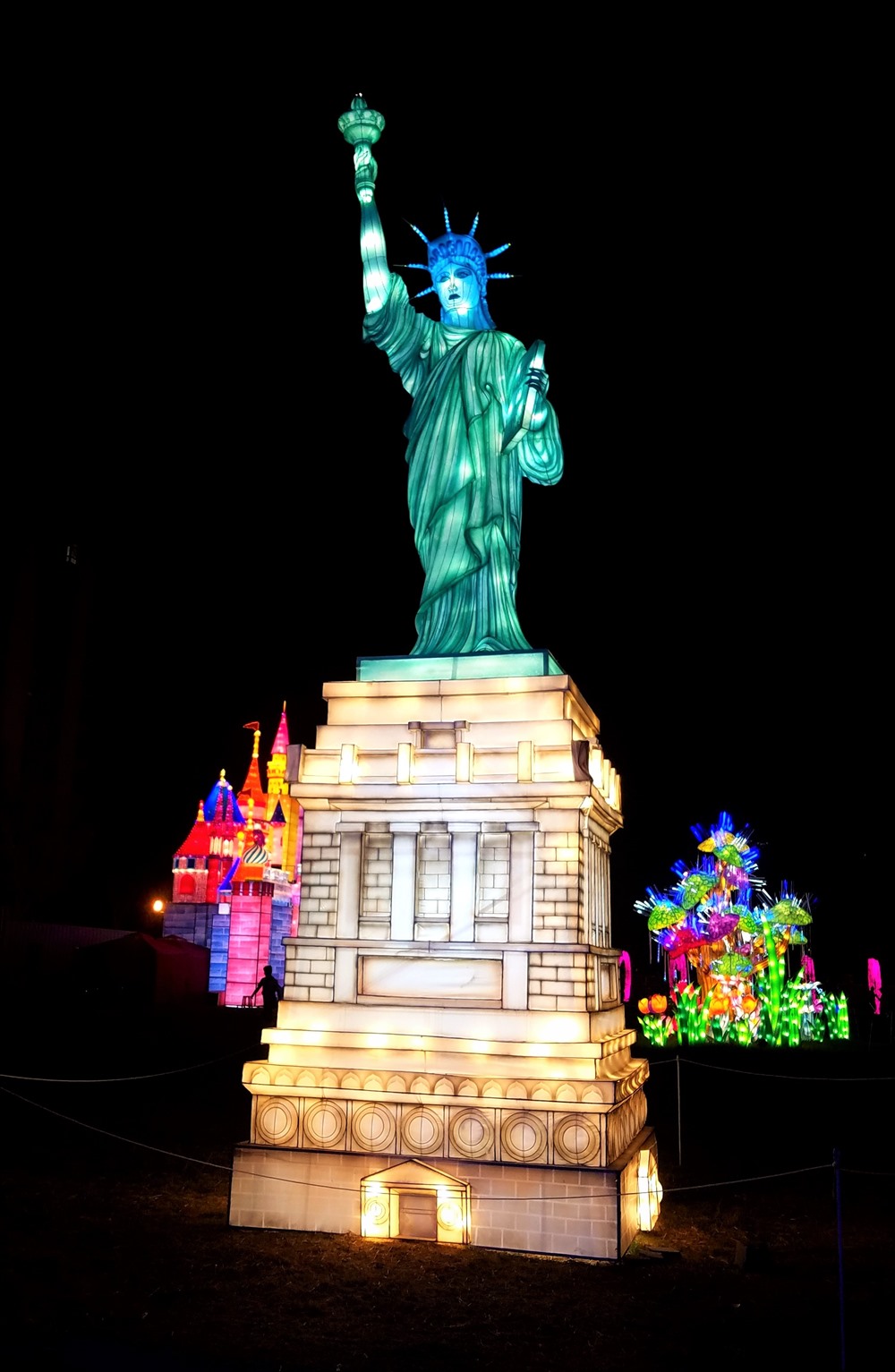 Mô hình tượng Nữ thần Tự do, biểu tượng của New York, Mỹ