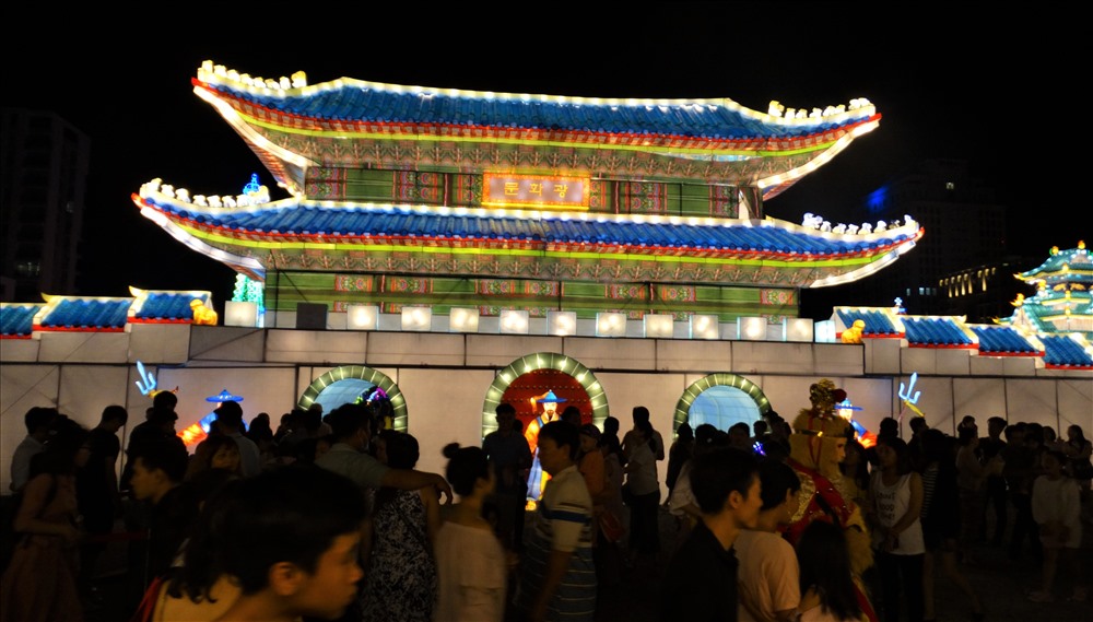 Sự kiện thu hút rất đông người dân đến tham quan và chụp hình. Vì lễ hội quảng bá văn hoá Hàn Quốc tại Việt Nam nên cổng vào được thiết kế theo mô hình của cổng thành Quảng An Môn tai Seoul, Hàn Quốc