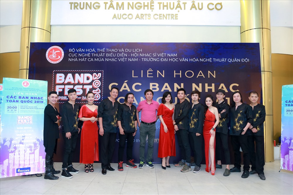 Mai Diệu Ly xúc động khi cùng ban nhạc Phương Đông nhận “mưa” giải thưởng trong Liên hoan các ban nhạc Toàn Quốc 2019.