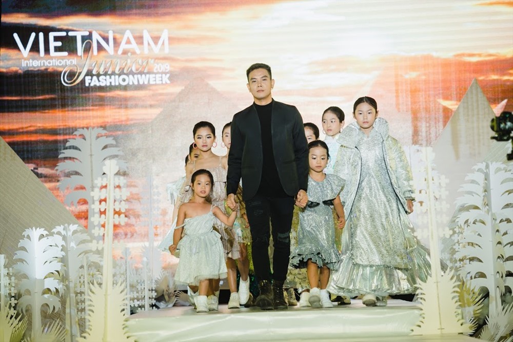 Người sáng lập và tổ chức chương trình, ông Lê Trần Đắc Ngọc tự tin về sự khác biệt của chương trình Tuần lễ thời trang trẻ em quốc tế Việt Nam so với những sân chơi cho người mẫu nhí khác. 