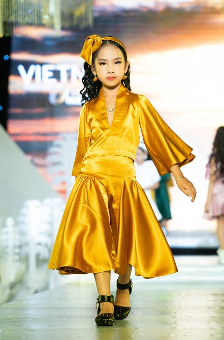 450 mẫu nhí trình diễn tại Tuần lễ thời trang trẻ em quốc tế Việt Nam