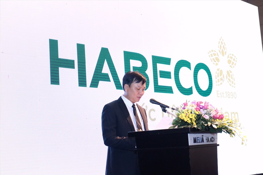 Ông Trần Đình Thanh - Chủ tịch HĐQT Habeco công bố hình ảnh nhận diện mới của Habeco. Ảnh: PV