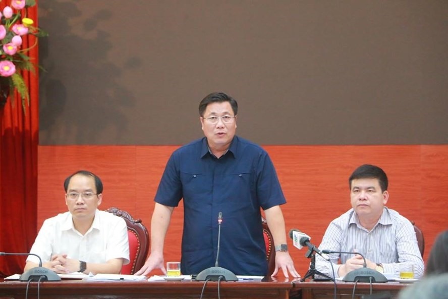 Ông Nguyễn Quang Hiếu-Chủ tịch UBND quận Hoàng Mai lên tiếng về lùm xùm bằng cấp. Ảnh HT.