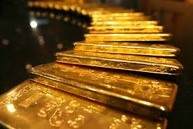 Giá vàng hôm nay 24.4: Vàng miếng trong nước và thế giới cùng rớt giá