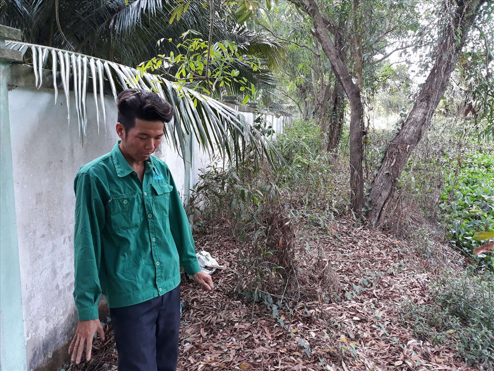 Nhân viên Nhà máy rác Thành phố Cà Mau chỉ nơi chôn trên 300 thai nhi