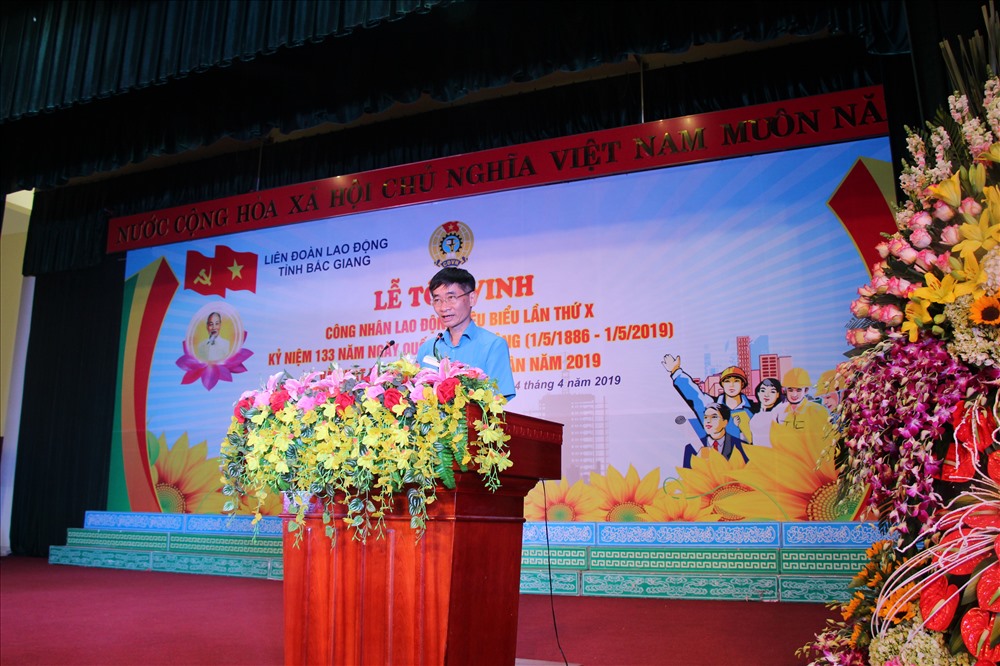 Đồng chí Trần Văn Thuật, Phó Chủ tịch Tổng LĐLĐ Việt Nam phát biểu tại buổi lễ. 