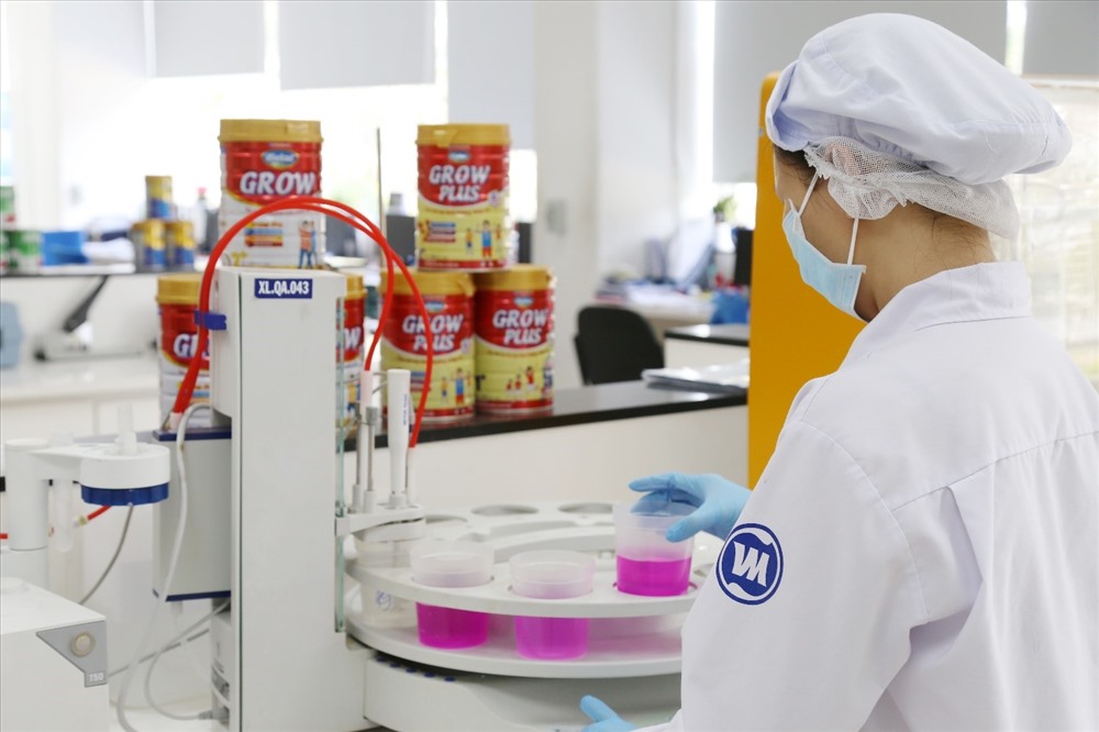 Đầu tư vào R&D và kiểm soát chất lượng giúp các sản phẩm sữa bột của Vinamilk đáp ứng được các tiêu chuẩn chất lượng trong nước và cả xuất khẩu