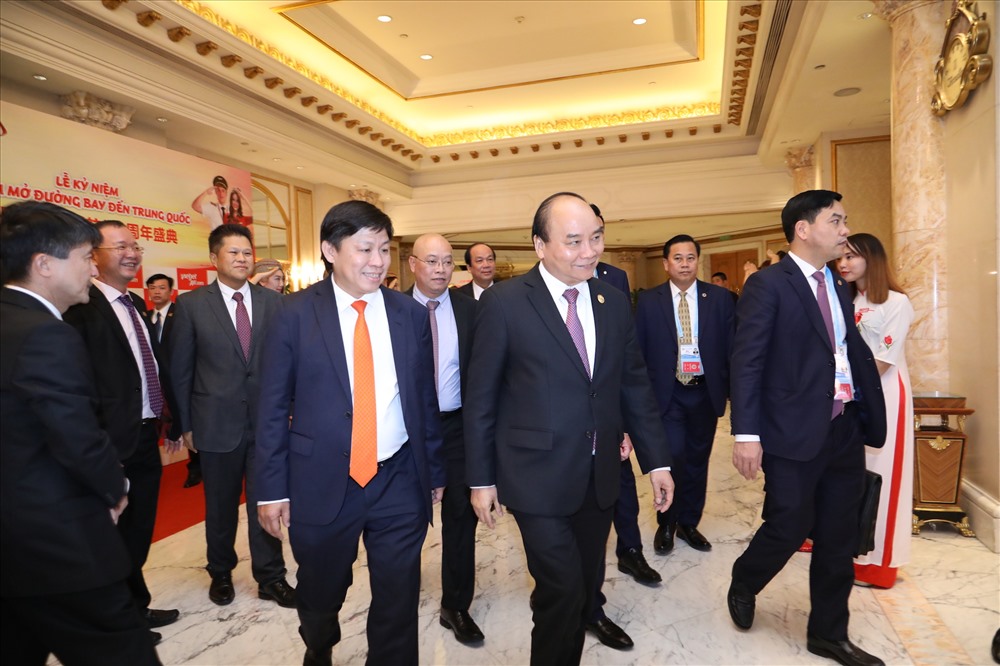 Thủ tướng Chính phủ Nguyễn Xuân Phúc và đại diện lãnh đạo cấp cao của Việt Nam và Trung Quốc tham dự và chúc mừng Vietjet tại Lễ kỷ niệm 5 năm mở đường bay đến Trung Quốc.