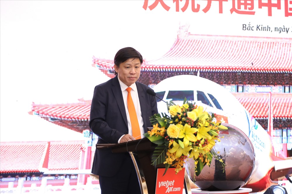 Ông Nguyễn Thanh Hùng, Phó chủ tịch HĐQT Vietjet phát biểu công bố Lễ kỷ niệm 5 năm hoạt động của Vietjet tại Trung Quốc.