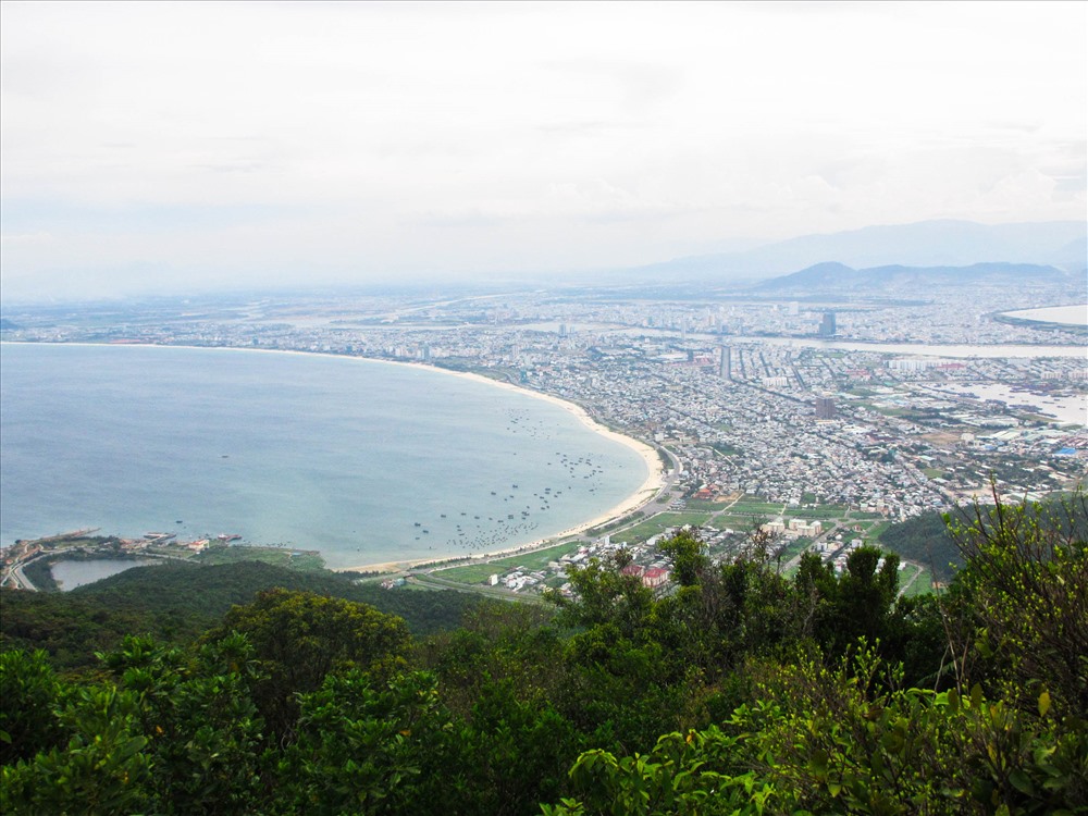 Đến đây du khách để bạn có thể chiêm ngưỡng toàn bộ thành phố từ trên cao với vẻ đẹp hữu tình.