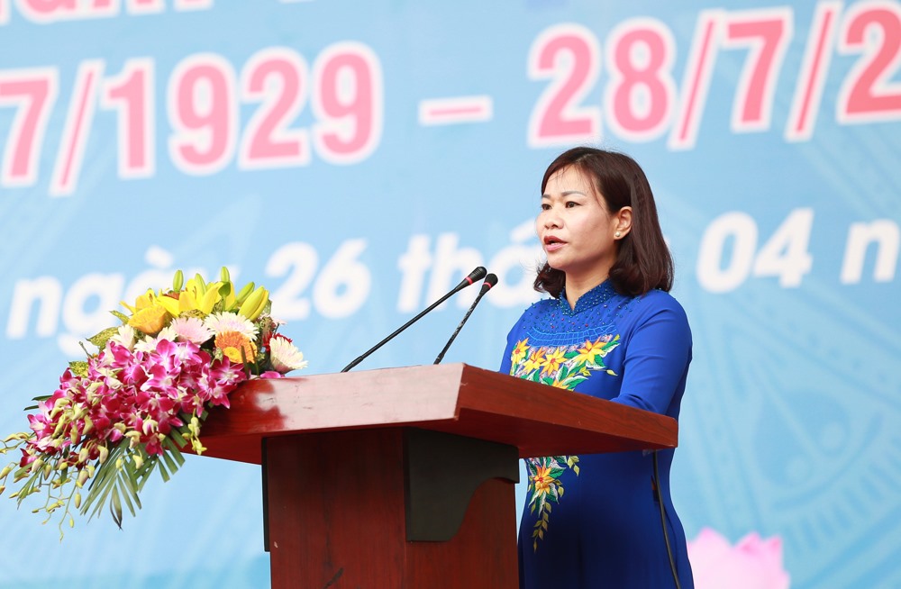 Đồng chí Nguyễn Thị Tuyến phát biểu khai mạc buổi lễ. Ảnh: Hải Nguyễn