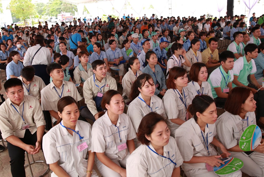 Hơn 500 NLĐ các KCN-CX Hà Nội tham dự buổi lễ. Ảnh: Hải Nguyễn