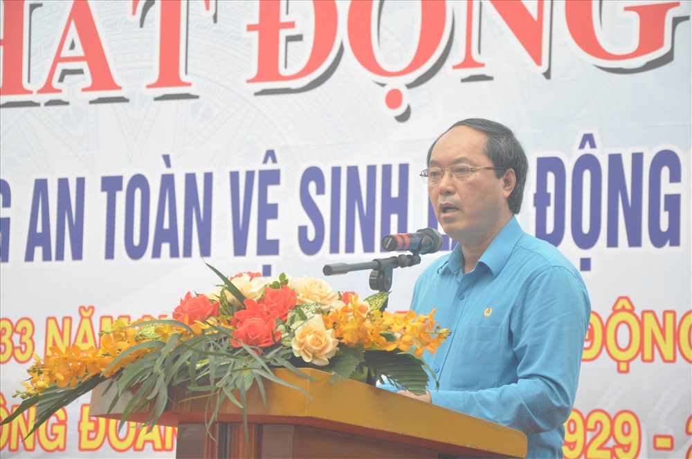 Đồng chí Lê Nho Thướng, Ủy viên Ban Chấp hành Tổng LĐLĐVN, Chủ tịch CĐ Dệt May Việt Nam phát động Tháng CN 2019. 