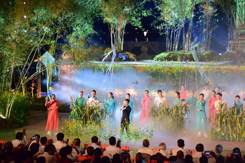 Festival Nghề truyền thống Huế lần này hội tụ tinh hoa của 16 nhóm nghề, với 60 làng nghề và trên 350 nghệ nhân trên cả nước; 10 thành phố, đơn vị quốc tế với 70 nghệ nhân tham dự.