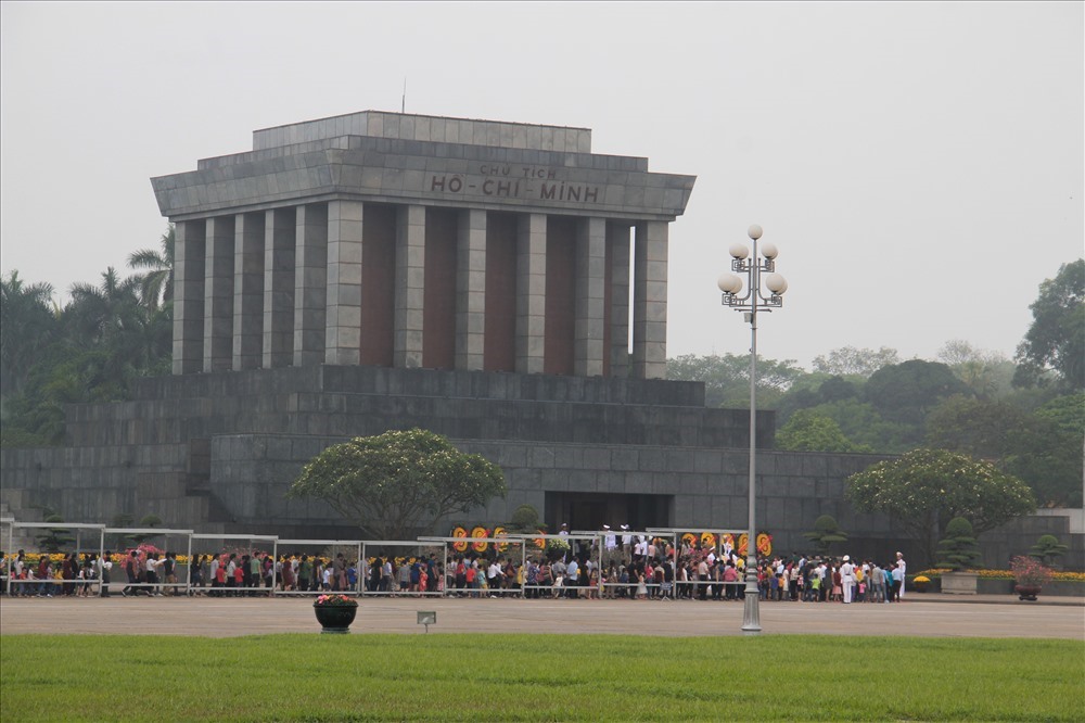 Lăng Chủ tịch Hồ Chí Minh là nơi an nghỉ của vị lãnh tụ vĩ đại của con dân nước Việt. Lăng được khởi công chính thức vào ngày 2/9/1973. Ảnh: Báo Lao Động