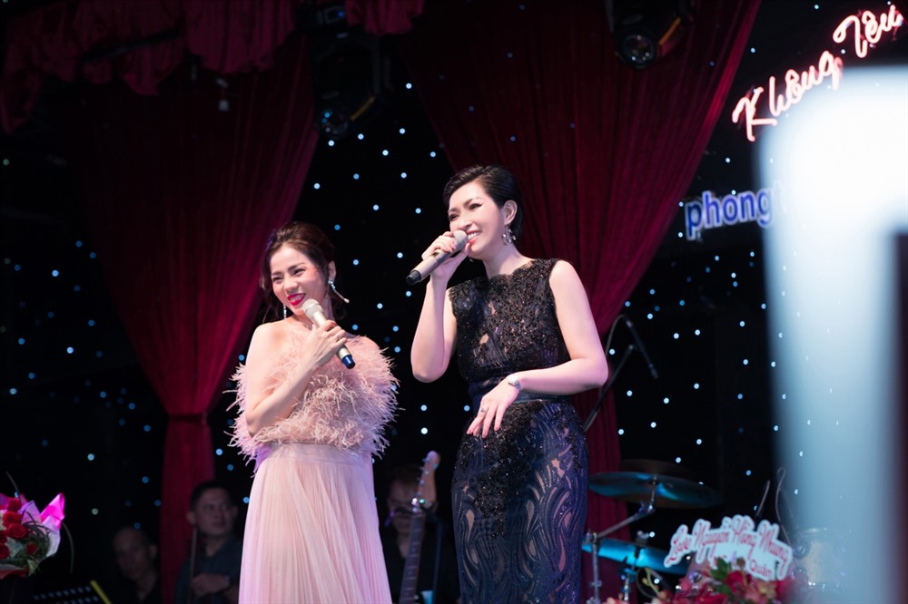 Nguyễn Hồng Nhung cũng chia sẻ, cô bạn thân Lệ Quyên là người đồng hành và khích lệ cô tổ chức đêm nhạc riêng.