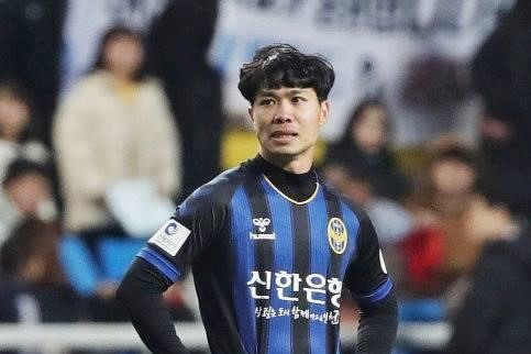 HLV Incheon United cho rằng Công Phượng không có đủ 100% thể lực. 
