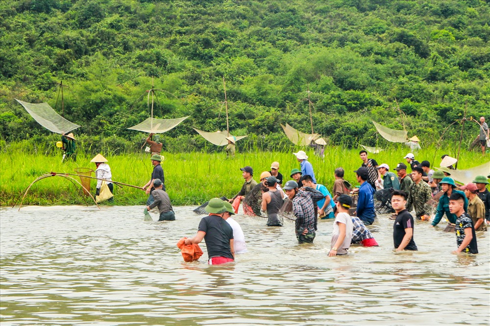 Theo quan niệm của người dân địa phương, tại lễ hội nếu người nào bắt được con cá nào to hoặc bắt được nhiều cá sẽ gặp nhiều điều may mắn, mùa màng bội thu, gia đình no ấm sung túc trong suốt năm ấy.