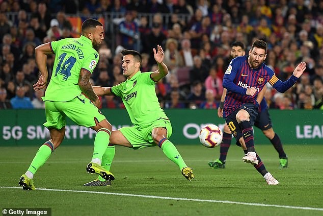 Messi ghi bàn thắng duy nhất giúp Barca lên ngôi vô địch La Liga. 