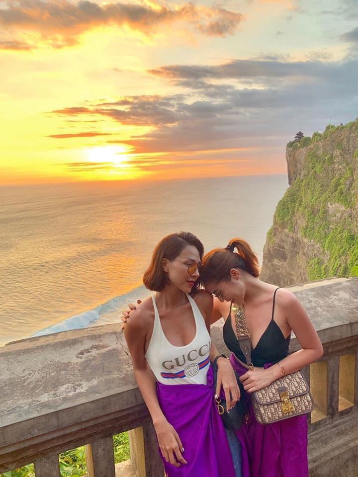 Hoa hậu Kỳ Duyên vừa kết thúc kì nghỉ tại Bali. Cô và “người yêu tin đồn” Minh Triệu đã có những bức ảnh không thể tình cảm hơn khiến nhiều người tò mò về mối quan hệ thật sự của hai người đẹp. 