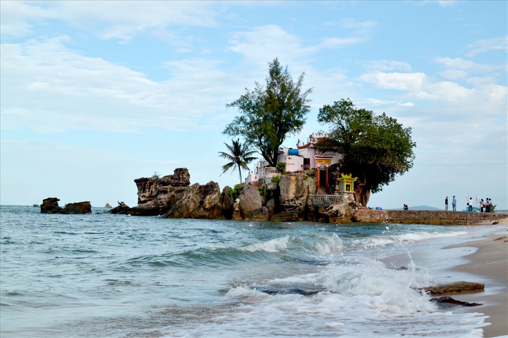 Dinh Cậu. Ảnh: Lục Tùng