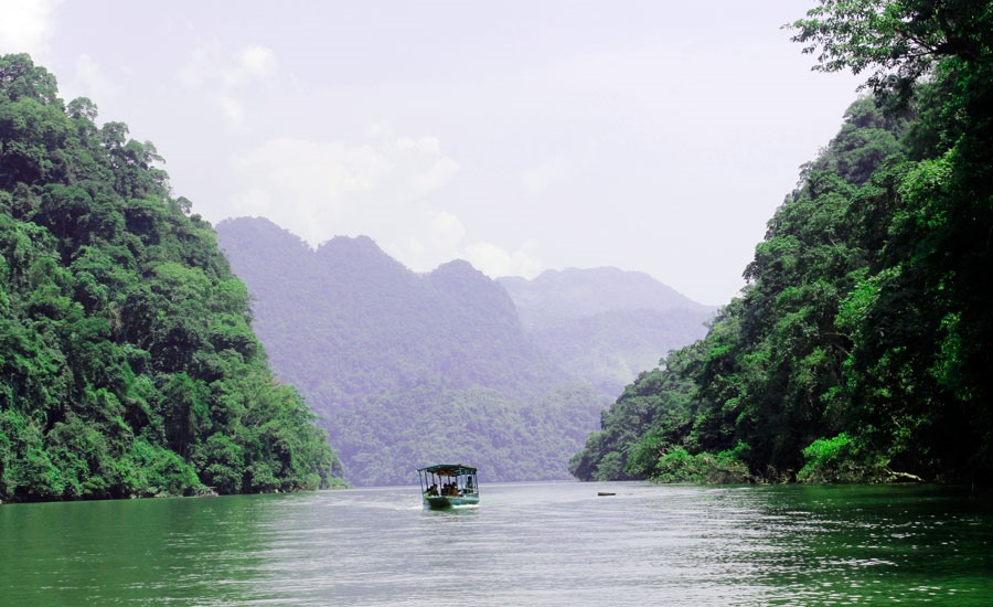 Hồ Ba Bể.